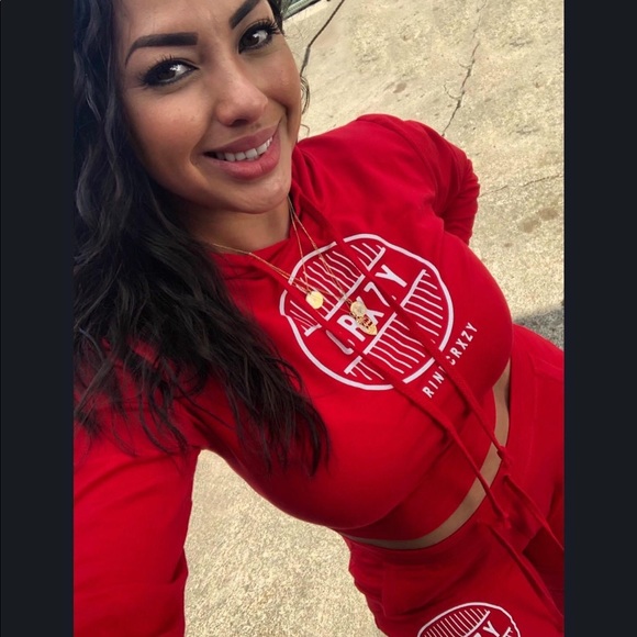 Meet your Posher, Sam’s Mom - Picture 1 of 4